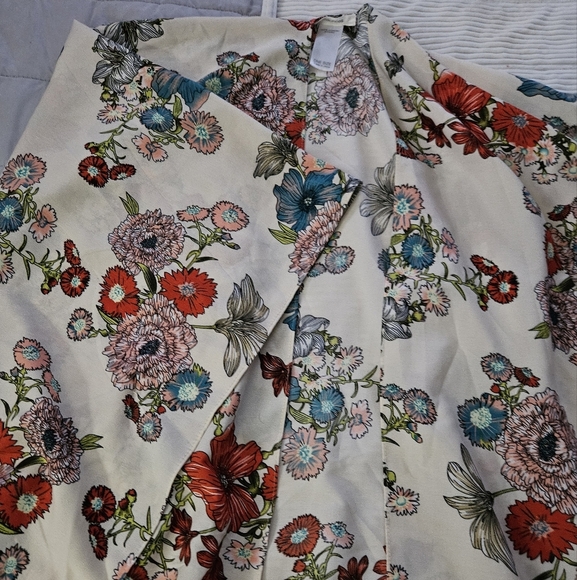 Maurice's Floral Patterned Kimono Style. One Size - Picture 4 of 5